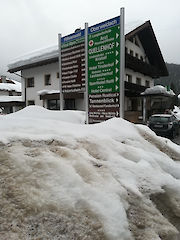 Aufsteller mit Säule 90 mm und Textpaneel 150/250/100 mm Profiloberfläche: eloxiert silber