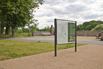 Aufsteller mit Säule 90 mm und Rahmen 50/22 für 2 Stück Aluminiumverbundplatten ( Dicke 2/3/4 mm, Kundenmaterial ) Profiloberfläche: pulverbeschichtet nach RAL 7016