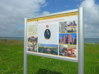 Aufsteller mit Säule 90 mm und U-43 Profilen für Aluminiumverbundplatte ( Dicke 3 oder 4 mm, Kundenmaterial ) Profiloberfläche: eloxiert silber