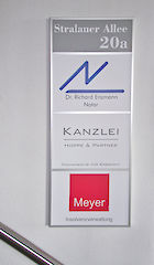 Rahmenprofil 50/20 mit horizontalen Trennleisten für 3 mm dicke Aluminiumverbundplatten