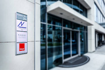 Rahmenprofil 50/20 mit horizontalen Trennleisten für 3 mm dicke Aluminiumverbundplatten