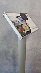 Pultschild A3 quer - 45° - Delta Säule