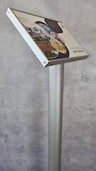 Pultschild A3 quer - 45° - Säule 90